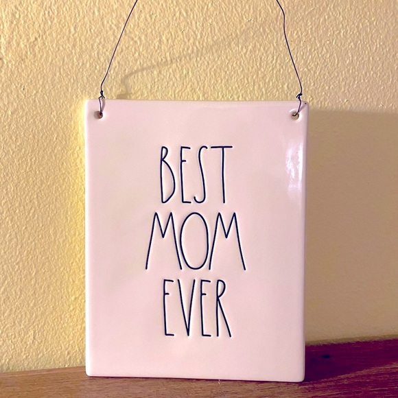 🔥 SALE PRICE 🔥 Rae Dunn “Best Mom Ever” decoration - Picture 1 of 2